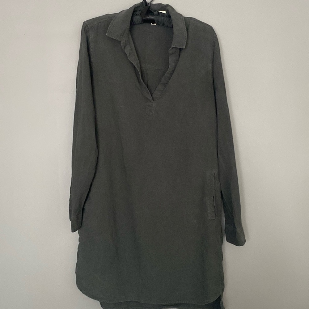 Cloth & Stone Tunic Top with Tab Sleeves and Slit Pockets  S
